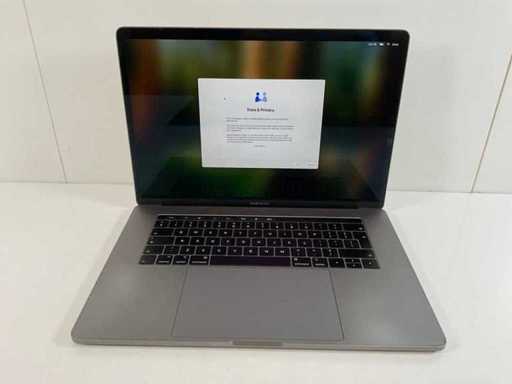 Apple MacBook Pro 15,5”, HexaCore i7, 16 GB RAM, 512 GB NVMe, AMD Radeon Pro 555X 4GB Laptop