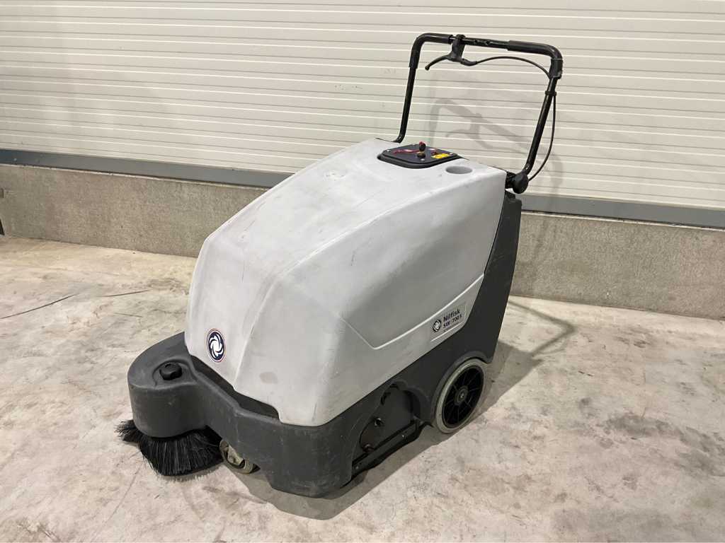 SW 700 S Manual Sweeper