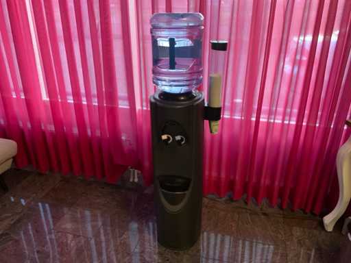 Oasis Waterkoeler met voorraadflessen