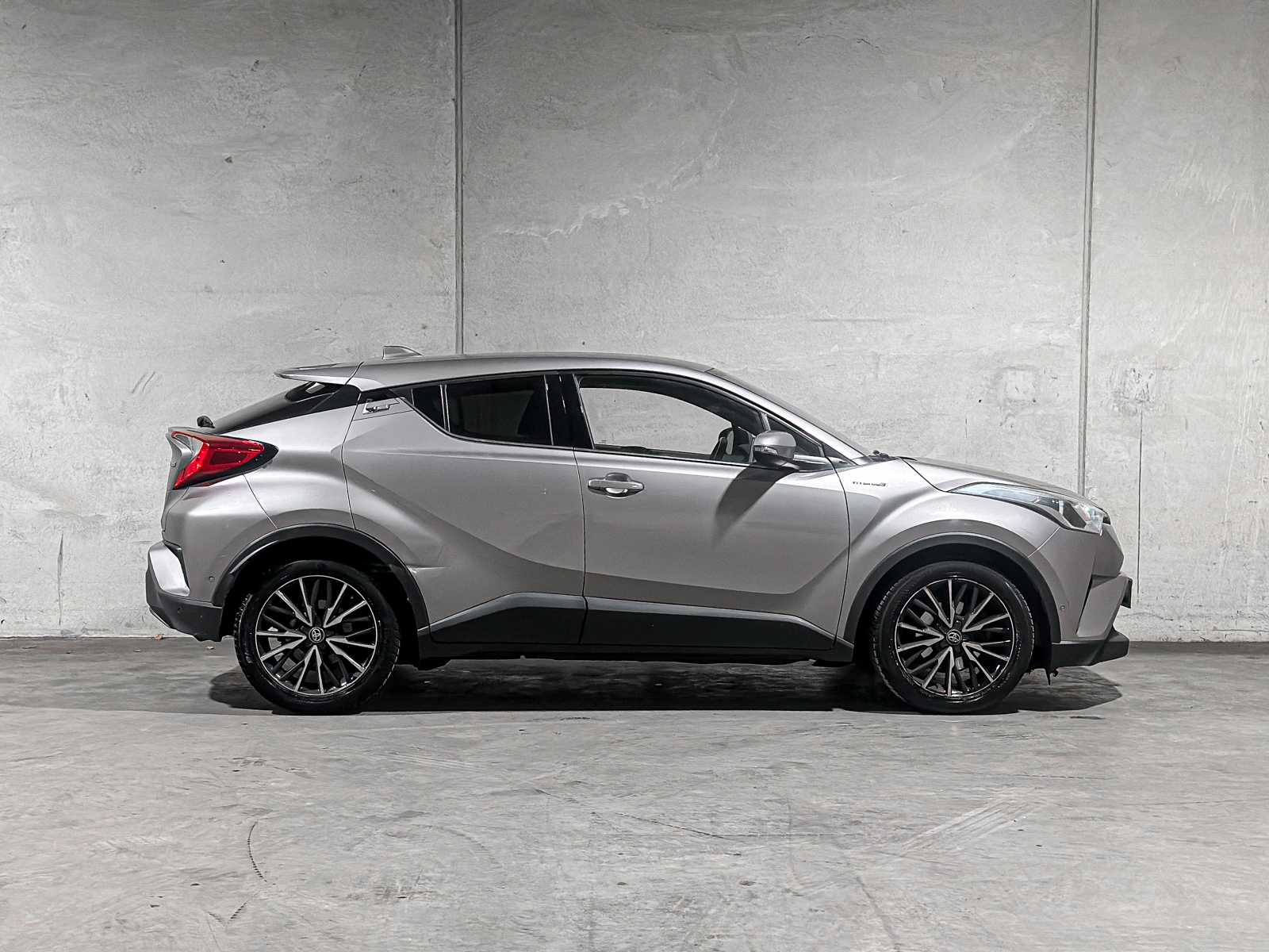 Toyota C-HR 1.8 Hybrid Executive 98PK 2017, PG-762-K