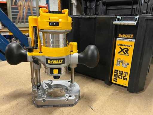 DeWALT - DCW604NT - Mașină de frezat