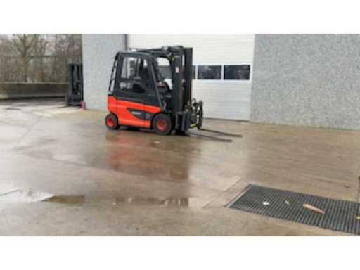 ed58dd74-a764-4e64-9124-dd404b3d608f.mp4