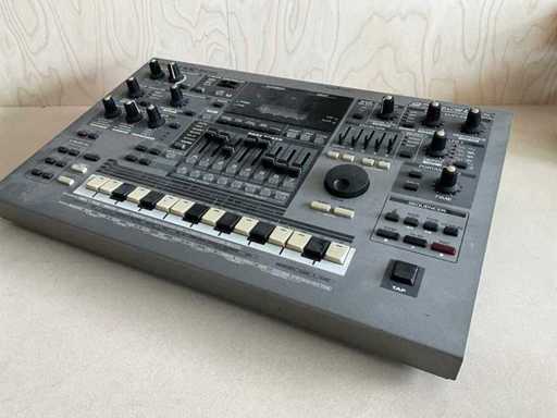 Synthétiseur Roland MC-505 Groovebox