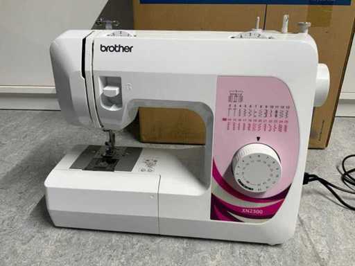 Mașina de cusut Brother XN2500