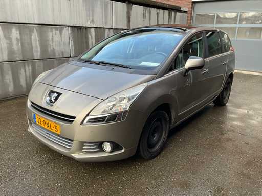 Peugeot 5008 - Car (consumes oil)