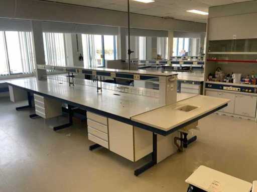 Laboratory table