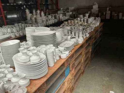 Grote partij divers wit porselein