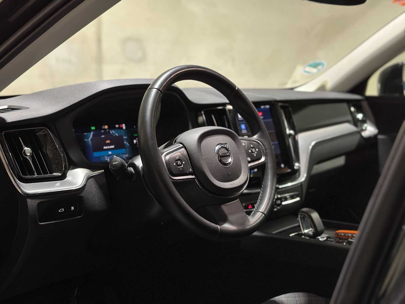 Volvo XC60 2.0 T6 Plug-in hybrid AWD Core Bright 253pk 2027 (Origineel-NL+1e eigenaar), S-190-RP