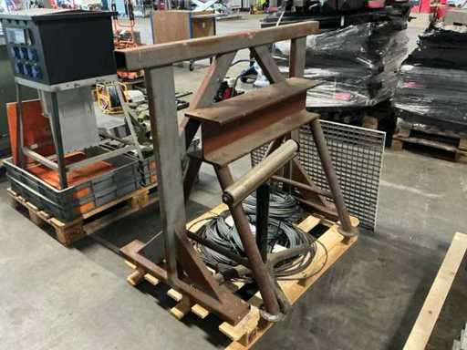 Soutien d’équipement et câble en acier