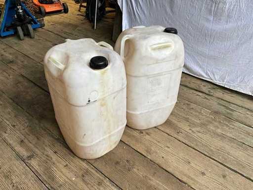 2x 60L plastic containers (2x)