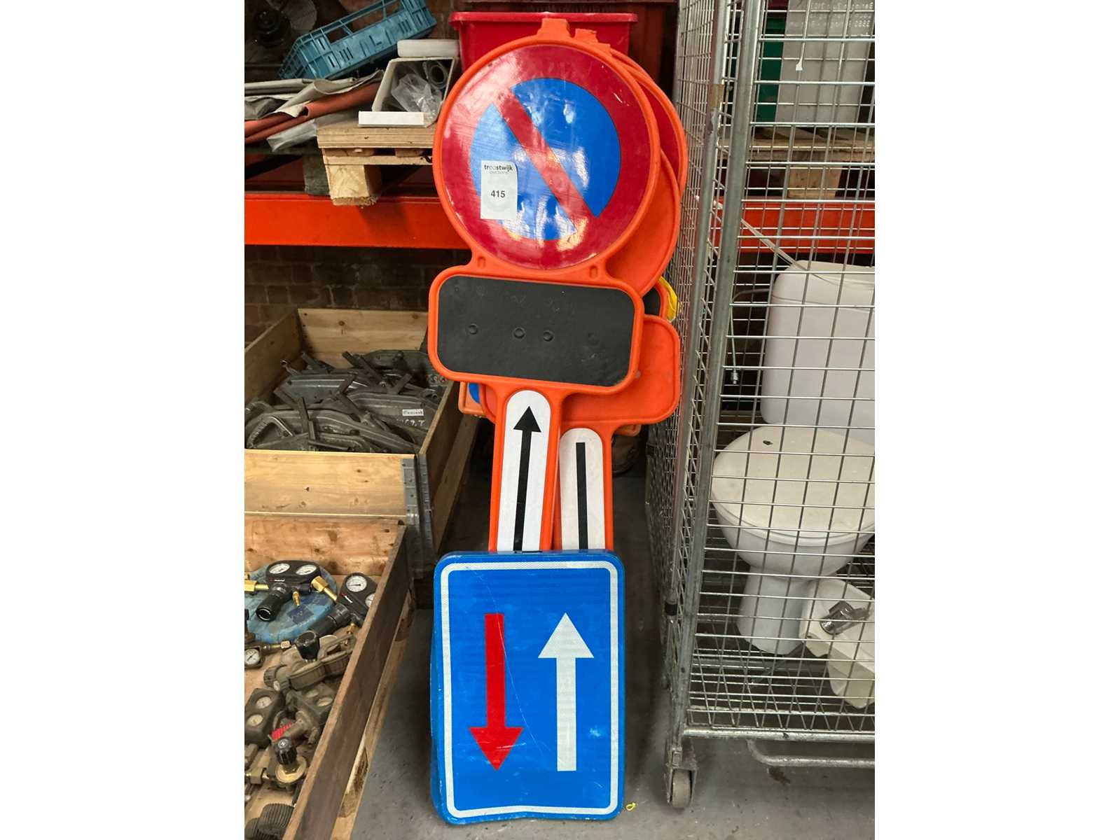 Plastic No Parking Signs (5x)
