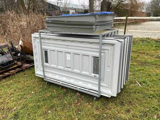 Detachable shower trays