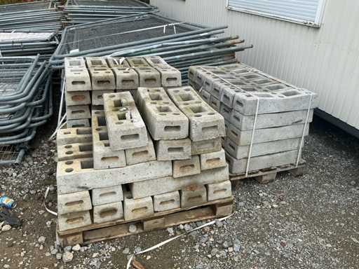 Plaka buis solutions. Hekken en betonvloeren. Bouw- en bevestigingsmateriaal