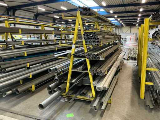 Różne profile aluminiowe i metalowe