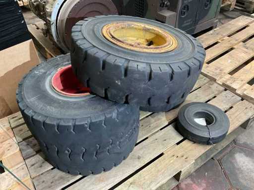 Different forklift tires (6x)