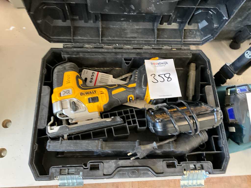 Dewalt best sale jigsaw dcs335