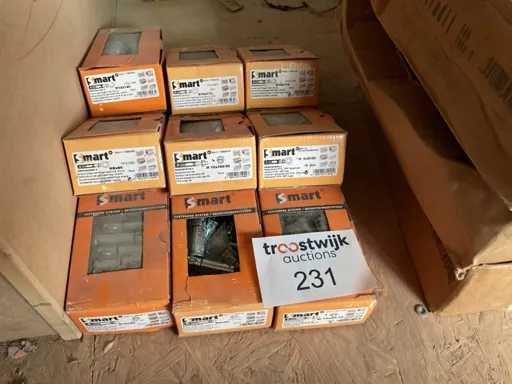 9 Kisten mit Ankerbolzen