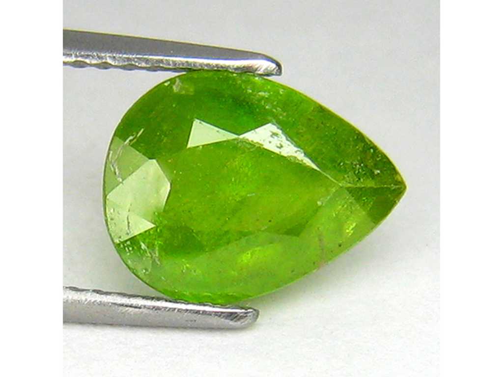 Sphène naturel non hétaté (vert) 2,37 carats