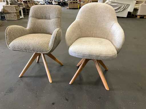 Verschiedene drehbare Esszimmerstühle (2x)