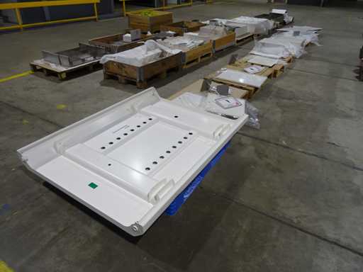 Lote de piezas metálicas para baterías y armarios eléctricos