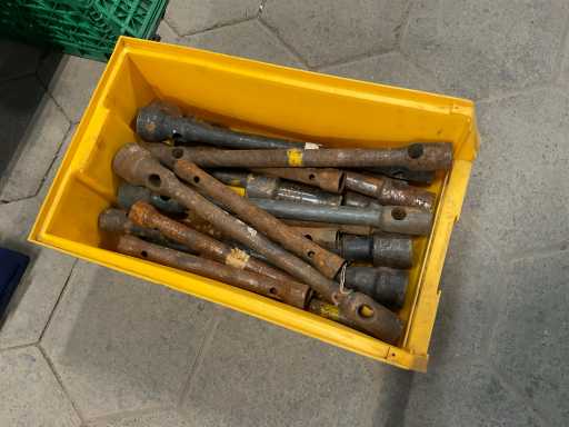 Party extension socket wrenches