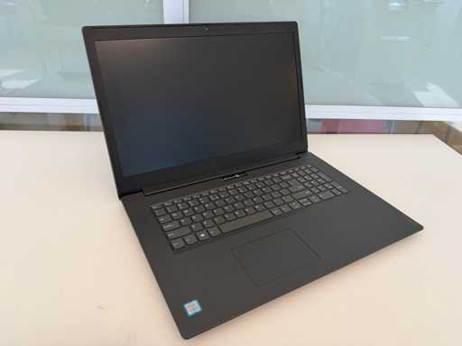 Laptop - LENOVO - 81RG