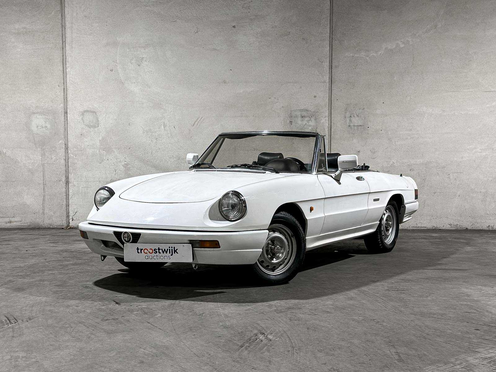 Luxury, sports and classic cars te Tiel
