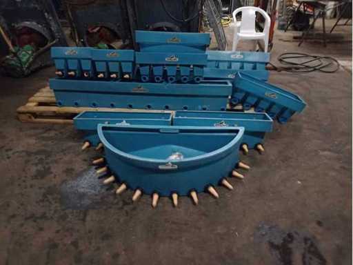 Stallion 12 pieces compartmentalized drinking troughs