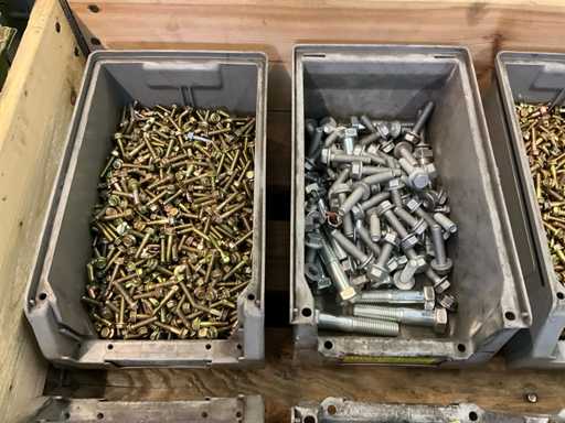 Charge von Befestigungselementen