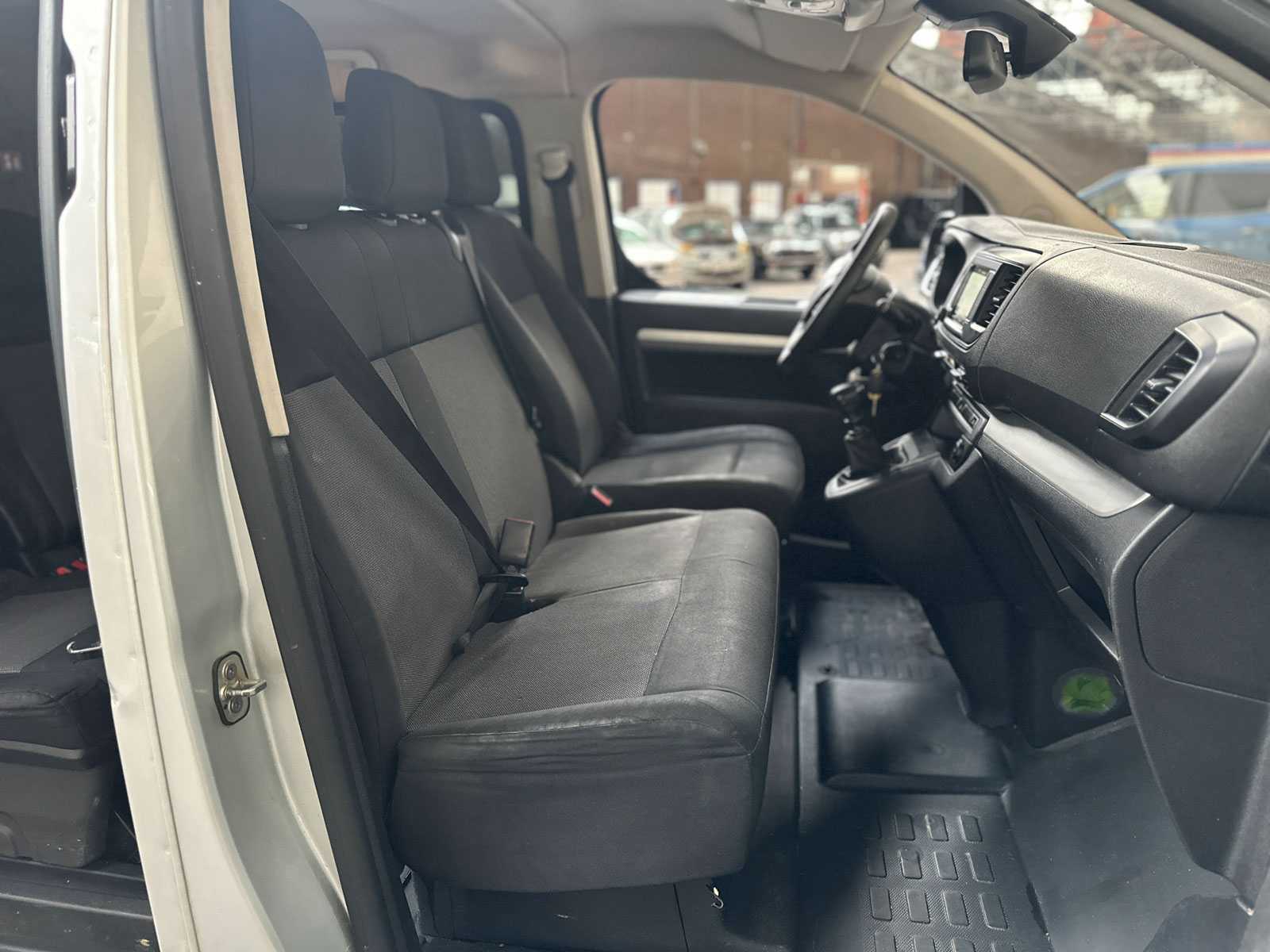 Peugeot Expert Traveller 1.5 9-Sitzer 120 PS 2019