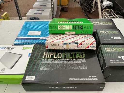 Lotti vari inclusi filtri dell'aria per auto