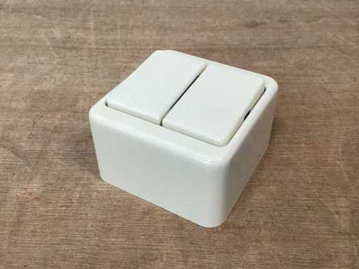 Interruttore Berker montato in superficie, doppio interruttore in serie (39x)