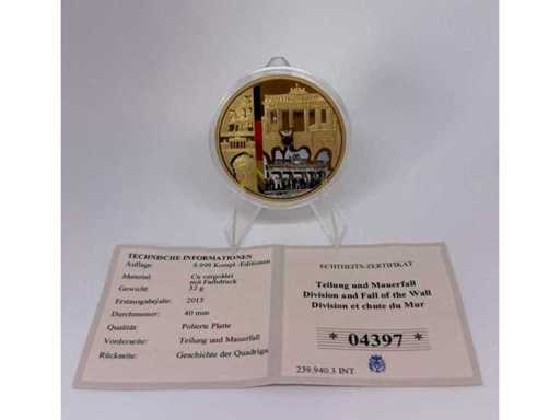 Cuivre plaqué or – Médaille commémorative du pape Benoît XVI (Vatican), diamètre de 40 mm.