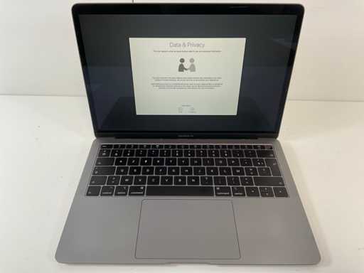 Apple MacBook Air 13.3", Core(TM) i5 8th Gen, 16 GB RAM, 251 GB NVMe Laptop