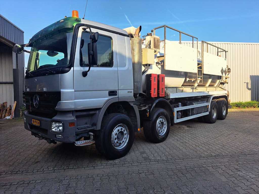 Mercedes-Benz 4141 Gully Suction Truck