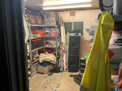 Container contents on the right