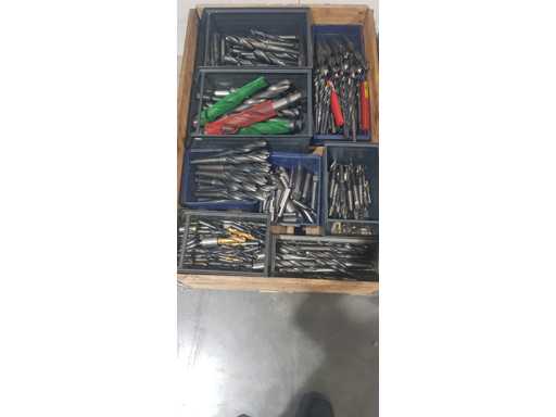 3 pallets boor- en freesgereedschap