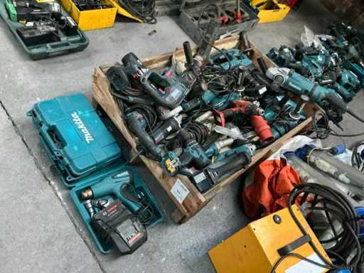Makita/Bosch grand lot pour restaurer l’alimentation et les outils de batterie