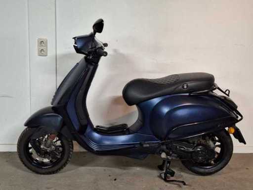 Piaggio Vespa Sprint, moped 4 timpi pe 4 timpi pe 45 km