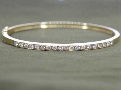 Gold fixed bracelet with brilliant cut diamonds