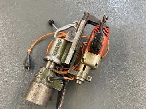   Mașină de foraj magnetic