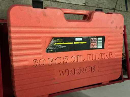 Oil filter disassembly kit