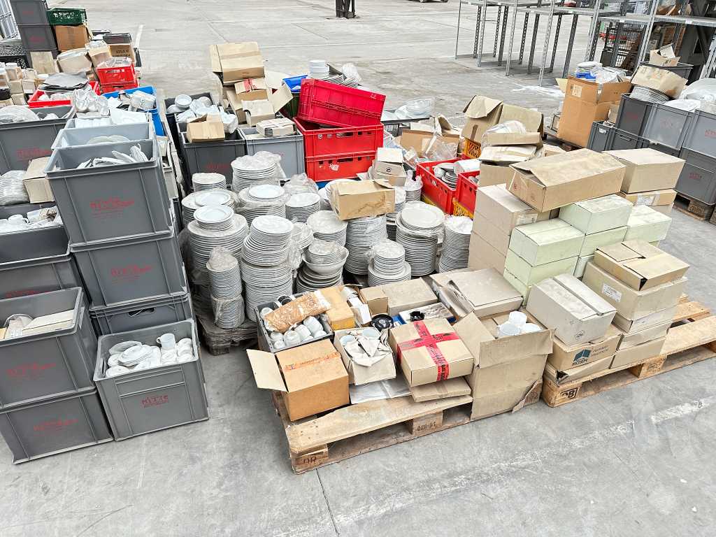 Batch of dishes on 7 pallets