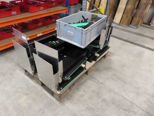 Partia uchwytów na akumulatory