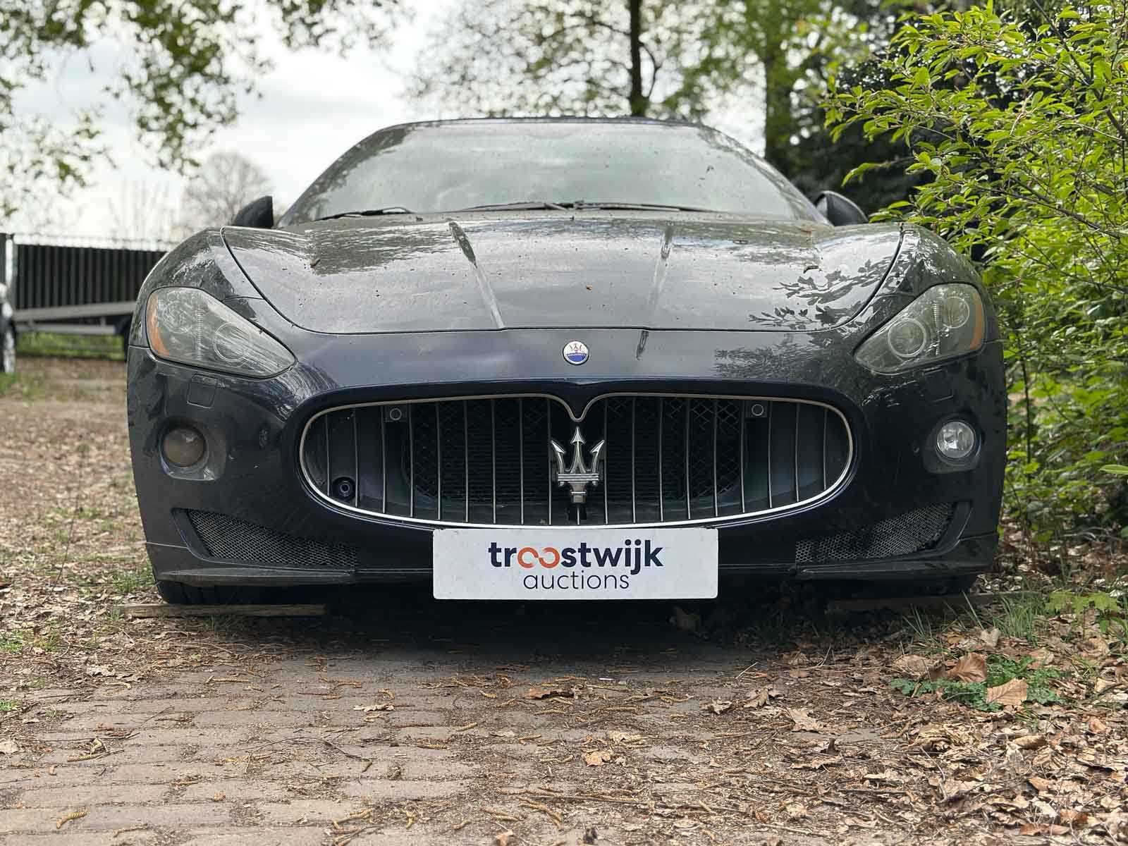 Maserati GranCabrio 4.7 V8 MC line 440pk 2012