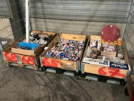 Batch of various spare parts