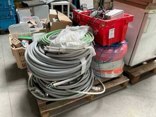 Verschiedene Installationskabel