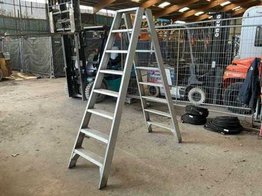 Échelle solide DT 8