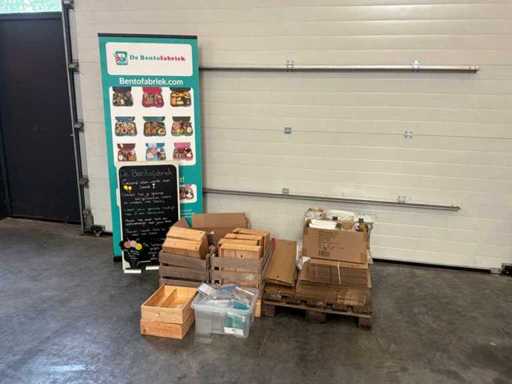 Partij winkel inventaris en inpakmateriaal