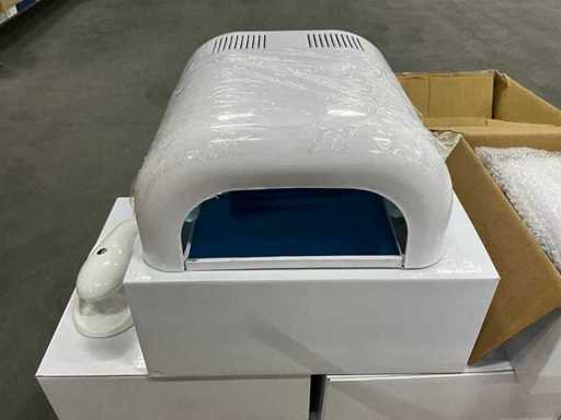 Varie lampade UV per unghie